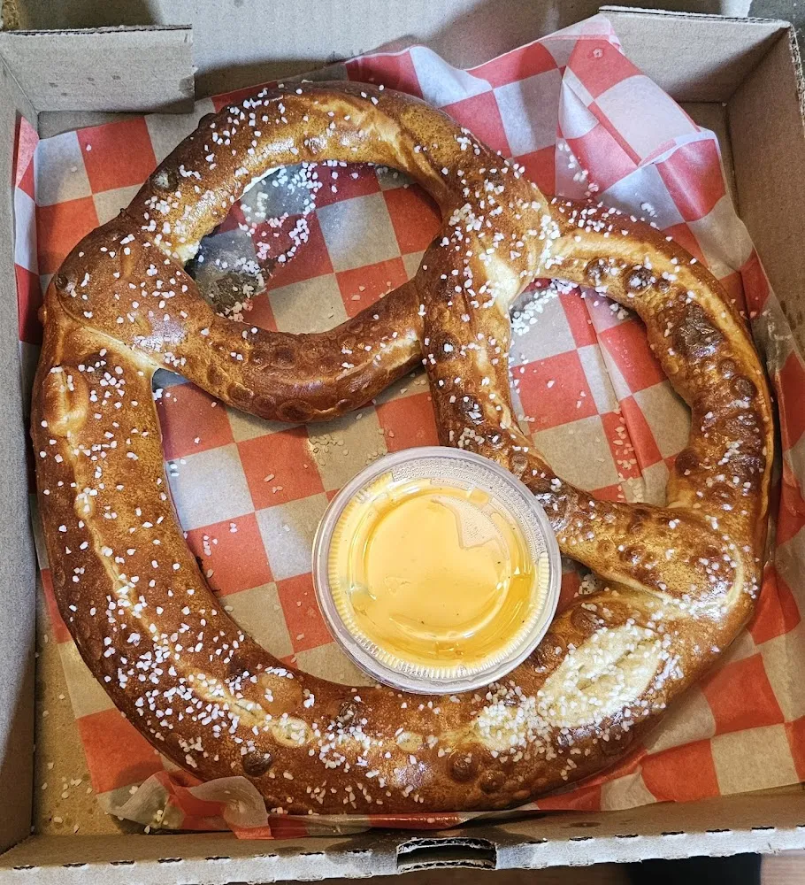 Giant Pretzel w Beer Cheese