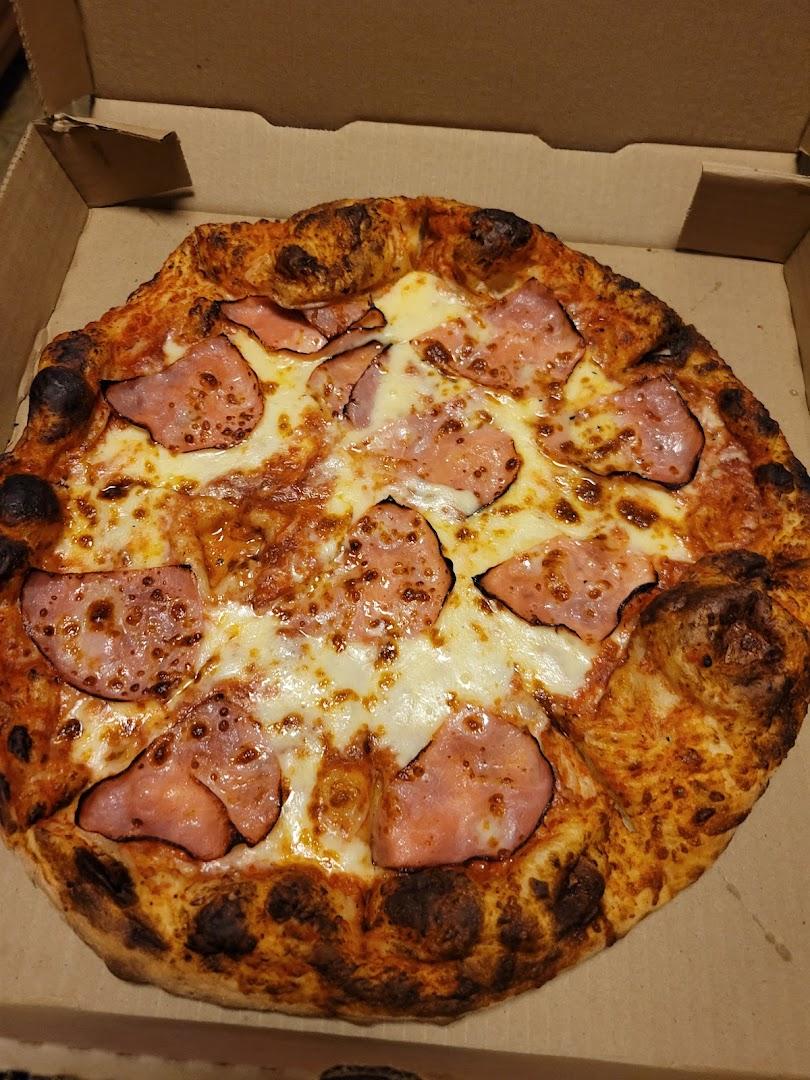 Lakeside Pizzeria